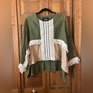 Melika Manto Women’s Approx M/L Green & Cream Boho Bohemian Hippie Granola Top